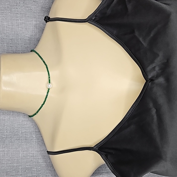 GREEN BEADED CHOKER WITH FAUX PEARL - Picture 2 of 5